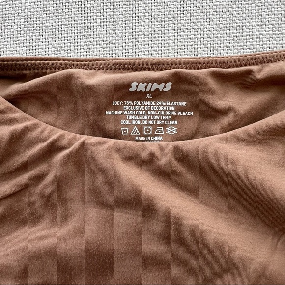 SKIMS Fits Everybody High Neck Tank Bodysuit - Picture 7 of 8